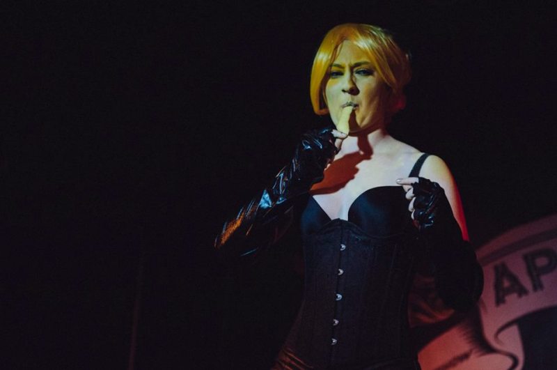 poppy-liqueur-at-apothecary-by-rob-brazier